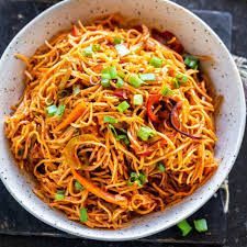 CHICKEN SCHZWAN NOODLES