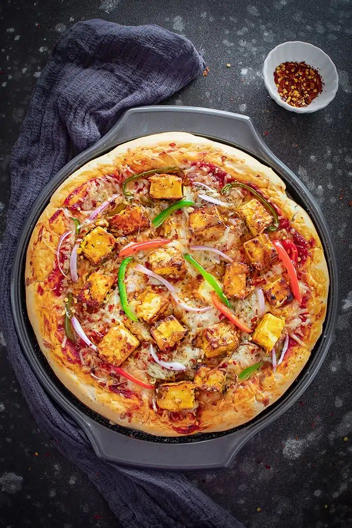 Paneer tikka-veg pizza