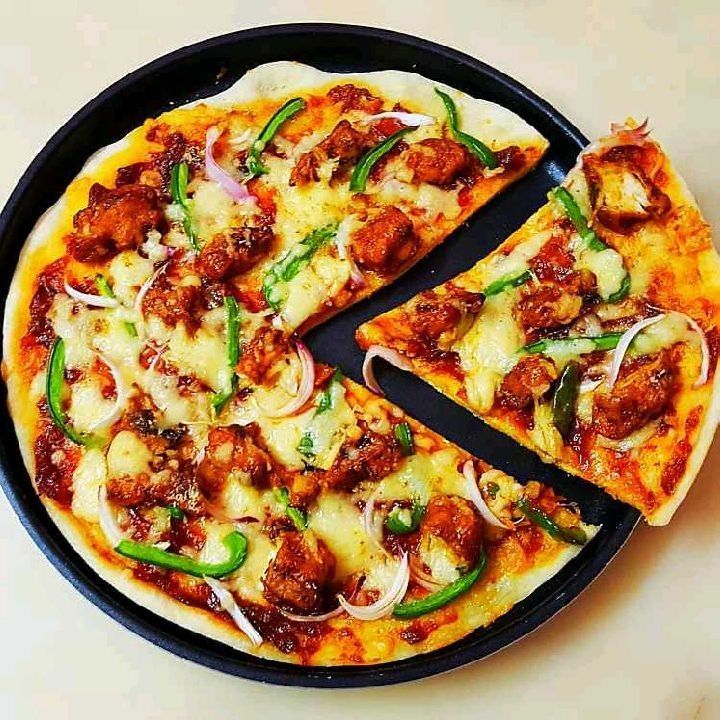 Chilli chicken pizza