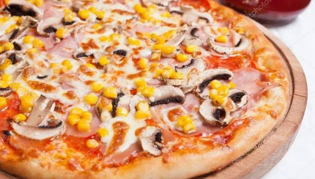 Mushroom Corn Pizza