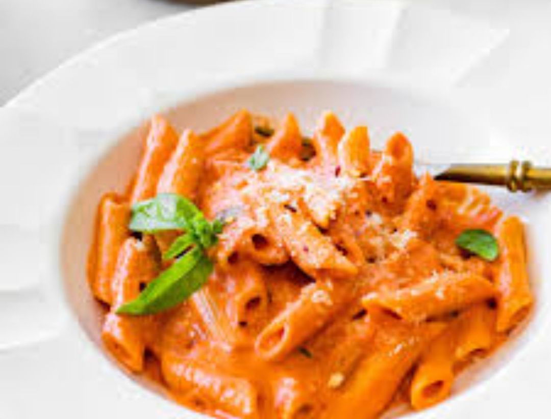 Pink sause chicken pasta