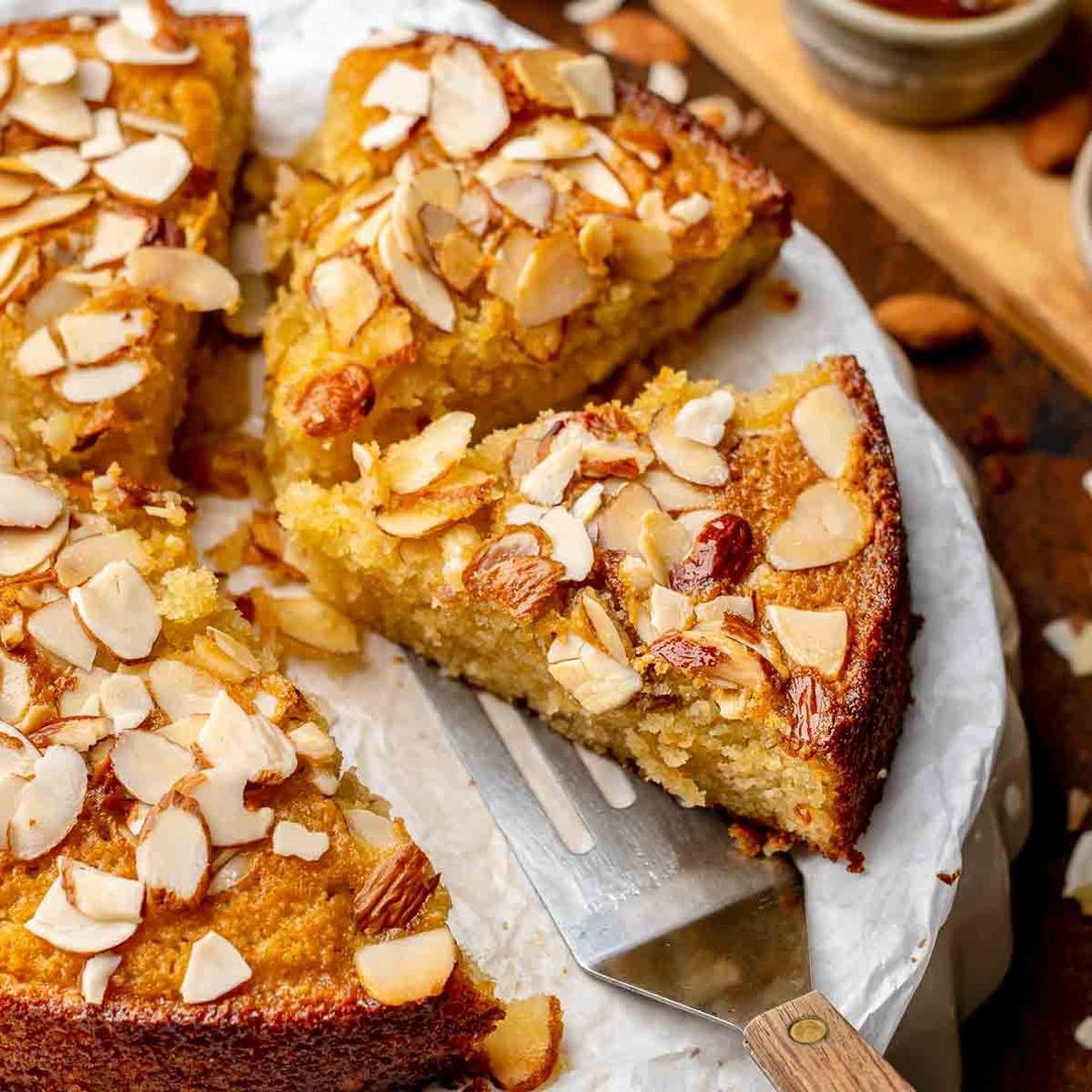 Honey almond dry cake