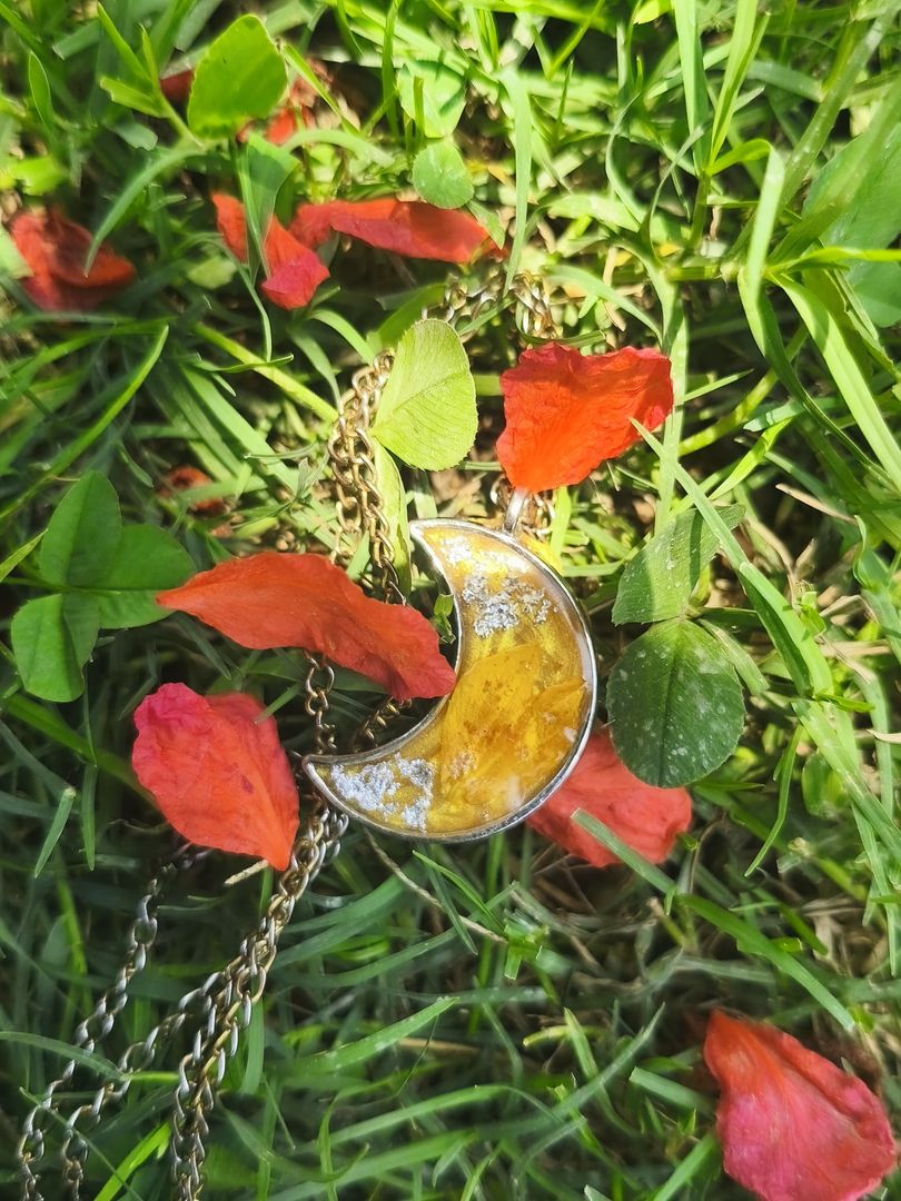 Resin pendant rose petals