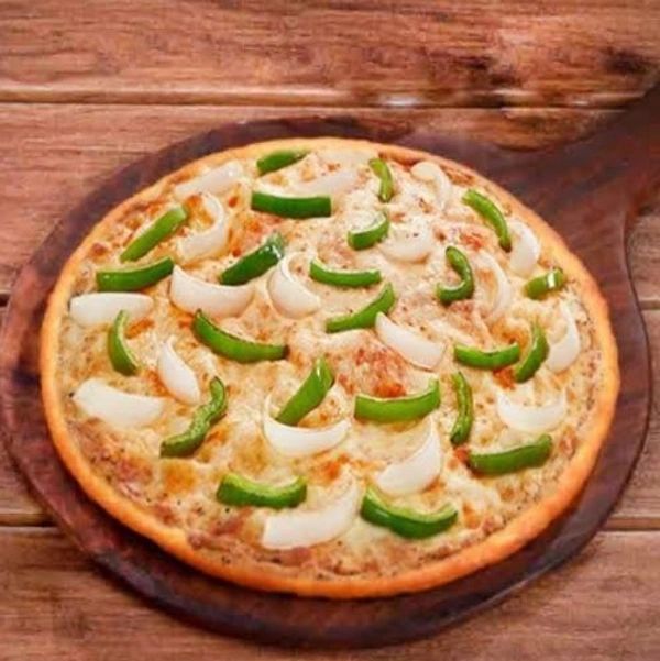 Tomato onion-veg pizza