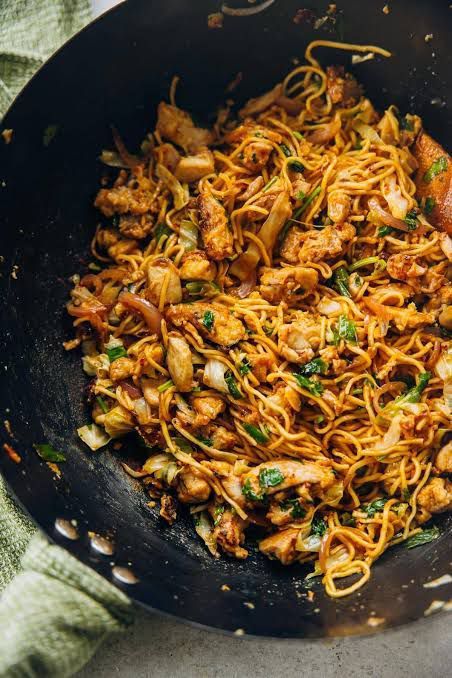 Schezwan chicken noodles