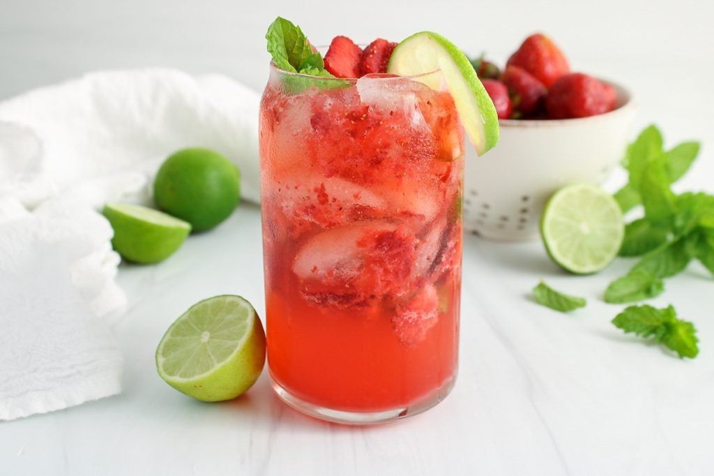 Strawberry punch mojito