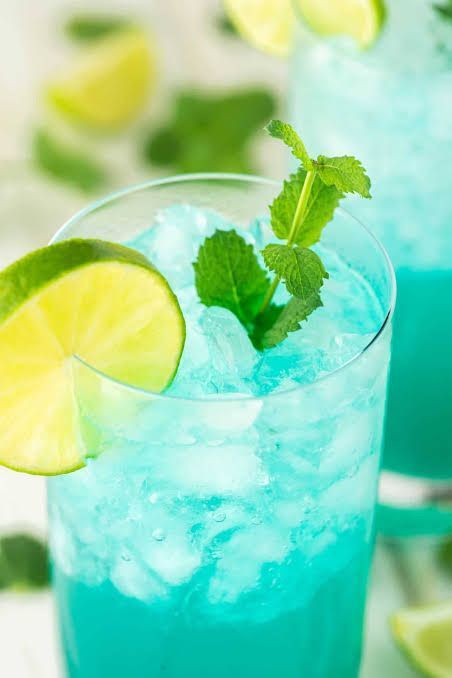 Blue curarcao mojito