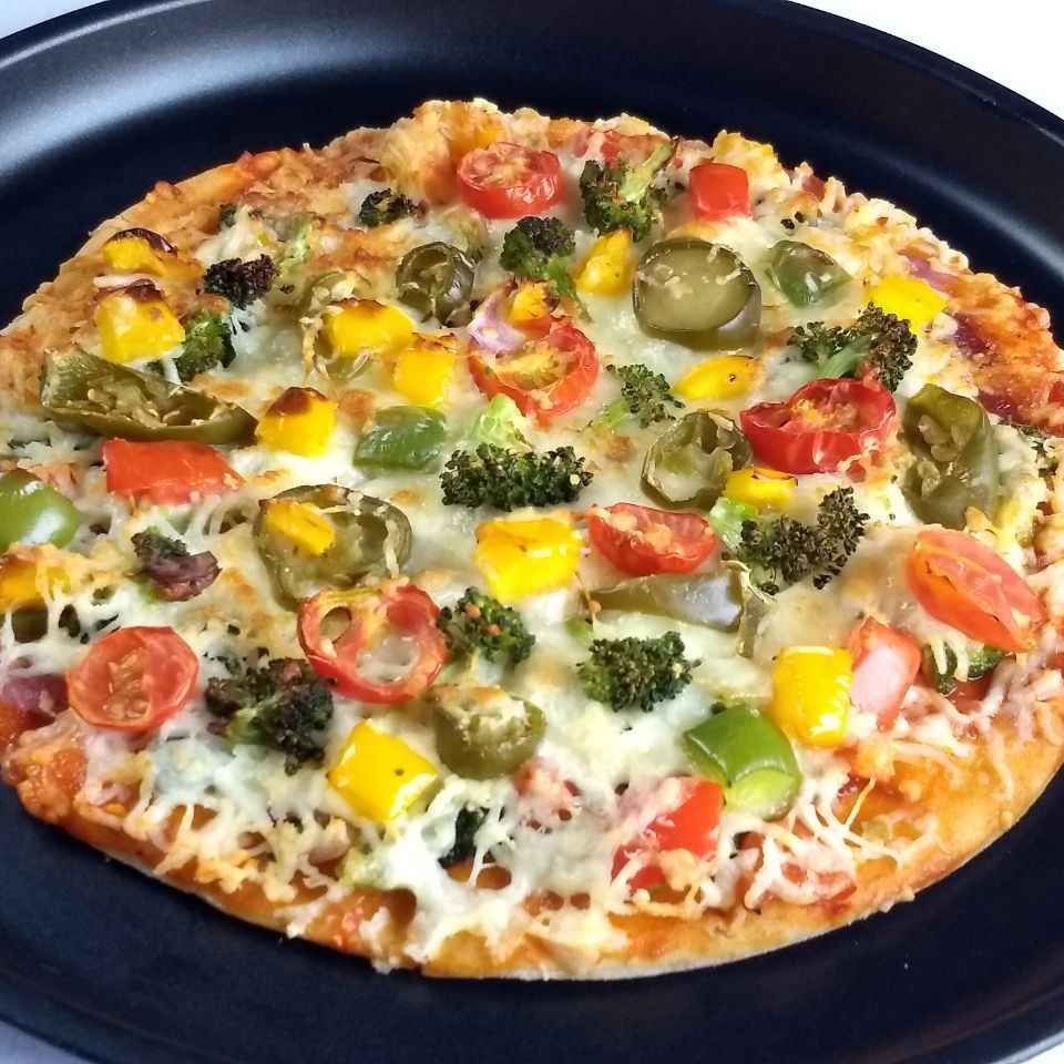 Schezwan veggie pizza