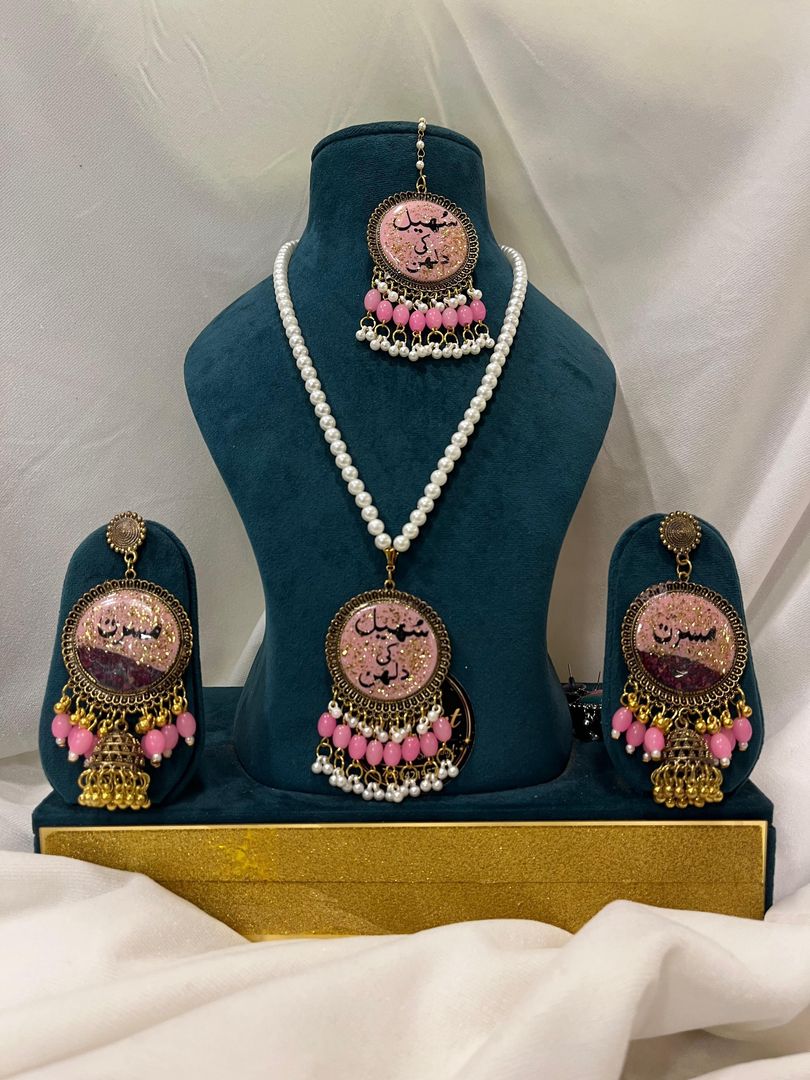 Resin jewellery