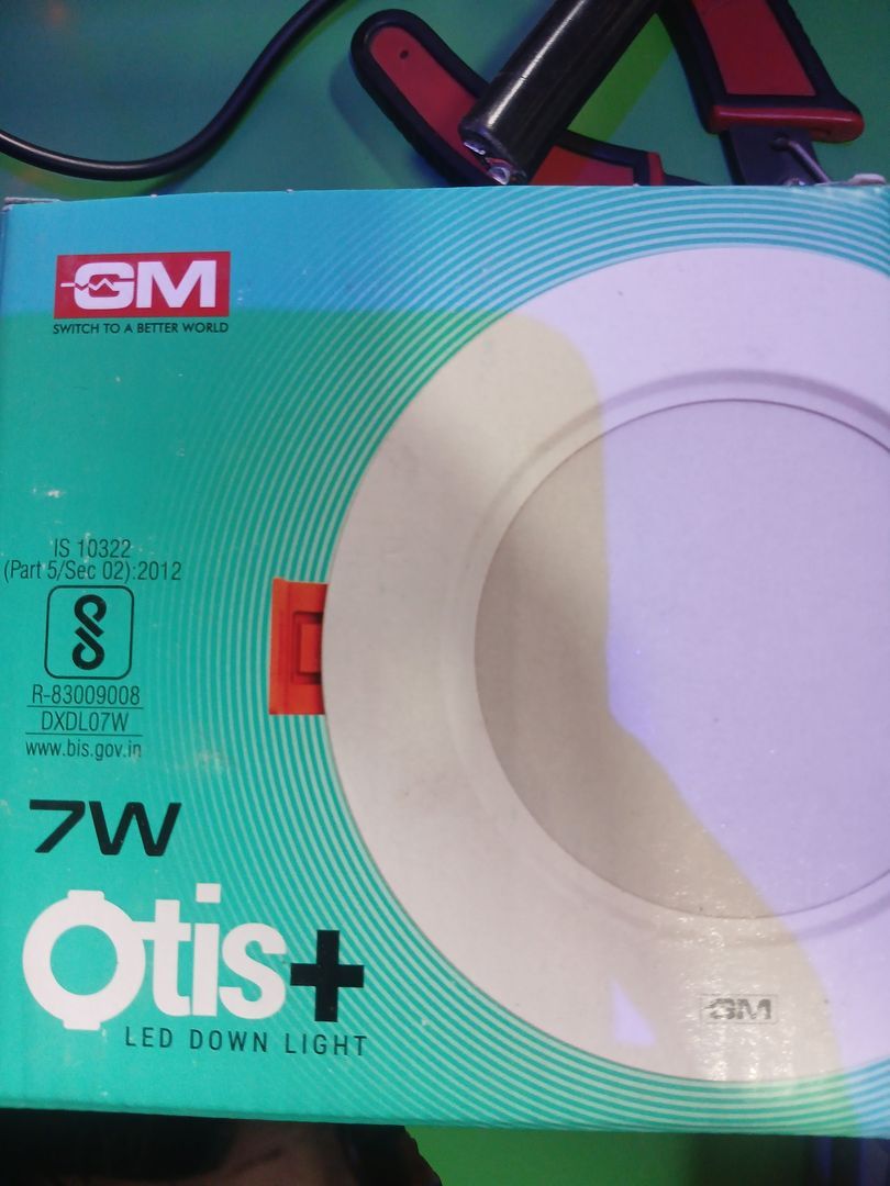 G m otis conceled light