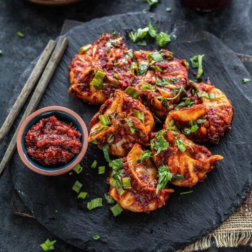 CHICKEN MOMOS